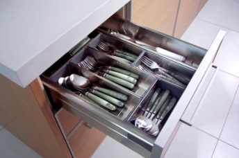 kitchen-cabinet-drawer